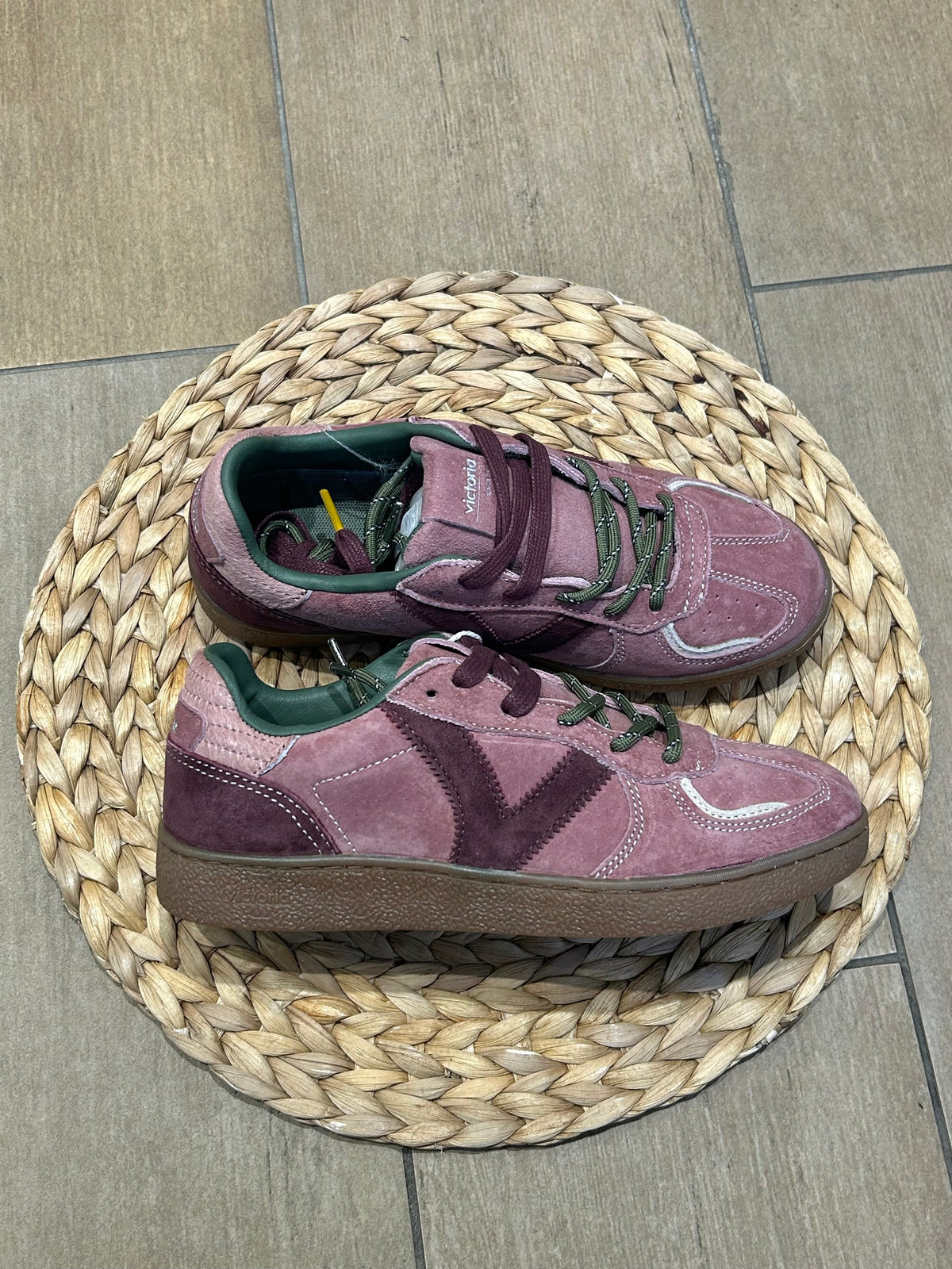 Baskets Victoria Londres Daim