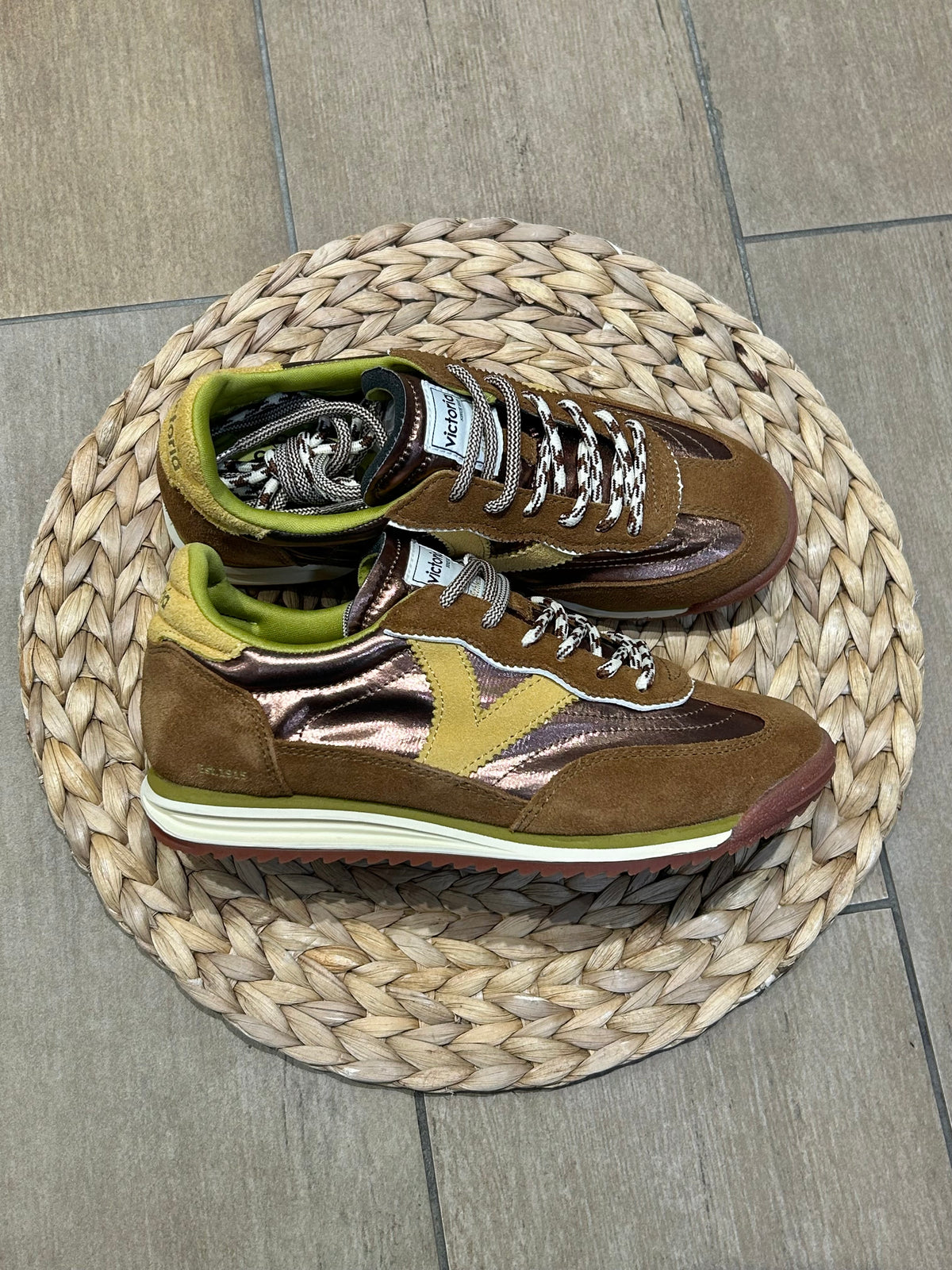 Baskets Victoria Saturno Métal & Daim